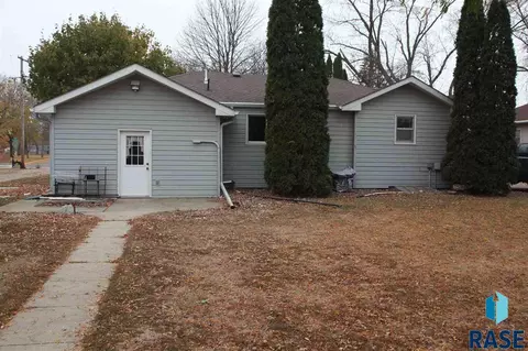 620 S Main St, Lennox, SD 57039 photo 5