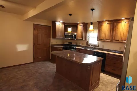 620 S Main St, Lennox, SD 57039 photo 13