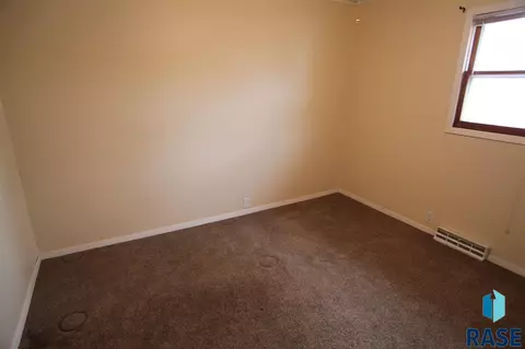 620 S Main St, Lennox, SD 57039 photo 16
