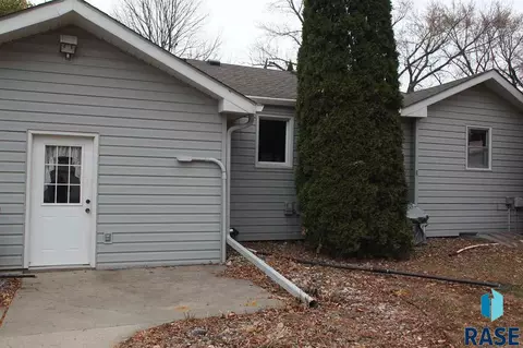 620 S Main St, Lennox, SD 57039 photo 6