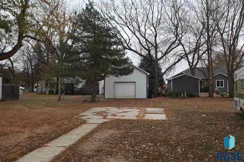 620 S Main St, Lennox, SD 57039 photo 7