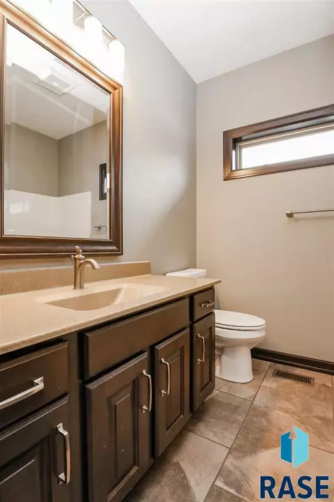 2231 E Stone Pointe Cir, Sioux Falls, SD 57108 photo 14
