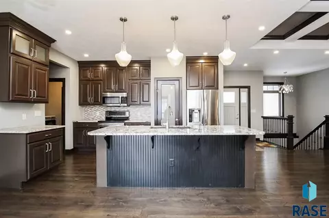 2231 E Stone Pointe Cir, Sioux Falls, SD 57108 photo 4