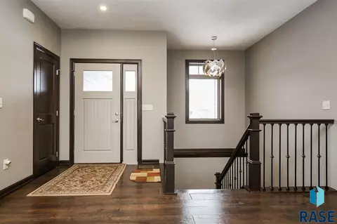 2231 E Stone Pointe Cir, Sioux Falls, SD 57108 photo 9