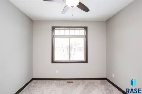 2231 E Stone Pointe Cir, Sioux Falls, SD 57108 photo 12
