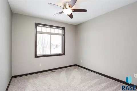 2231 E Stone Pointe Cir, Sioux Falls, SD 57108 photo 13