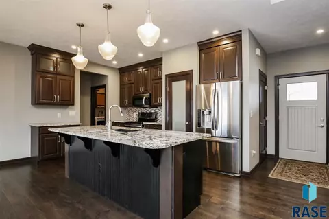 2231 E Stone Pointe Cir, Sioux Falls, SD 57108 photo 6