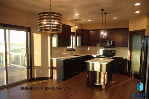 5401 S Hosta Ave, Sioux Falls, SD 57108 photo 2