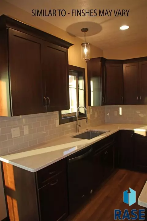 5401 S Hosta Ave, Sioux Falls, SD 57108 photo 4