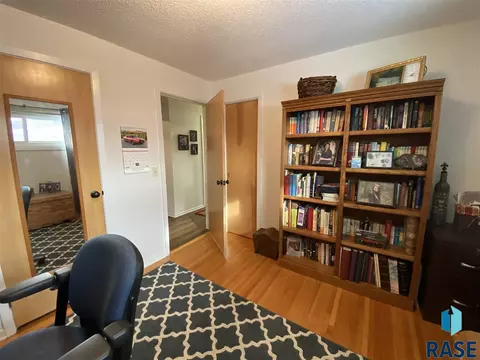 809 S Walnut St, Freeman, SD 57029 photo 16