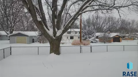 809 S Walnut St, Freeman, SD 57029 photo 36
