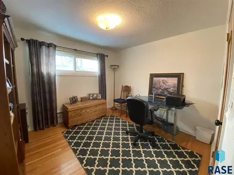 809 S Walnut St, Freeman, SD 57029 photo 15