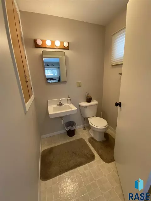 809 S Walnut St, Freeman, SD 57029 photo 26
