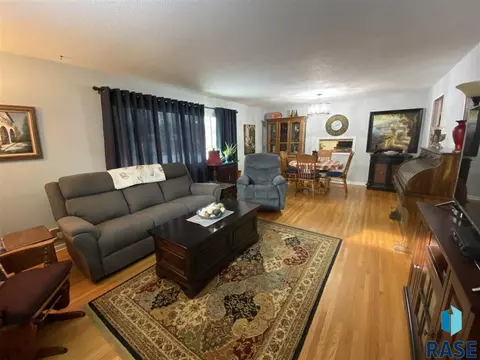 809 S Walnut St, Freeman, SD 57029 photo 12