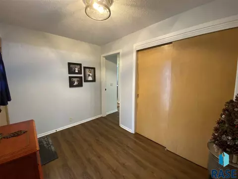 809 S Walnut St, Freeman, SD 57029 photo 5