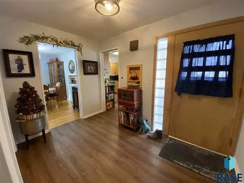 809 S Walnut St, Freeman, SD 57029 photo 6