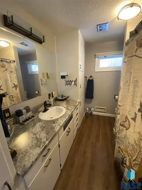 809 S Walnut St, Freeman, SD 57029 photo 18