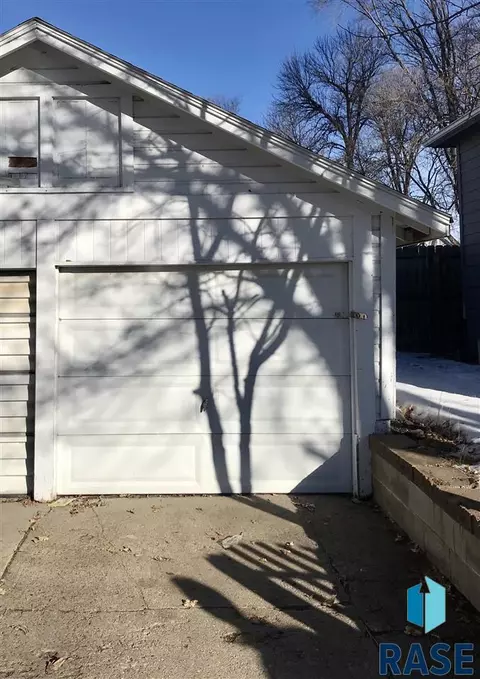 1304 E Austin St, Sioux Falls, SD 57103 photo 5