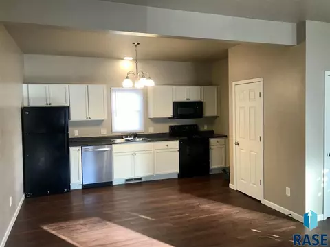 1304 E Austin St, Sioux Falls, SD 57103 photo 7
