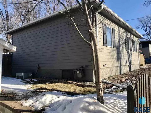 1304 E Austin St, Sioux Falls, SD 57103 photo 4