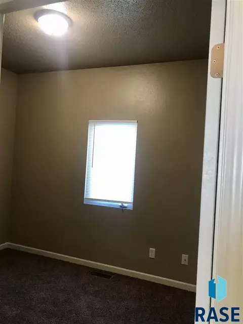 1304 E Austin St, Sioux Falls, SD 57103 photo 11