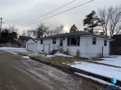 901 W Hanson Ave, Mitchell, SD 57301 photo 2