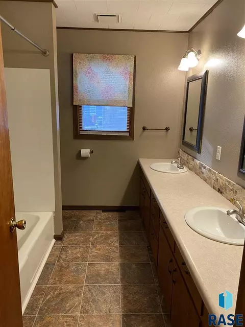 901 W Hanson Ave, Mitchell, SD 57301 photo 7