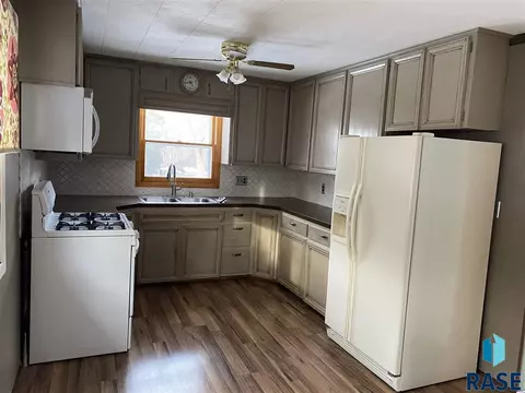 901 W Hanson Ave, Mitchell, SD 57301 photo 5