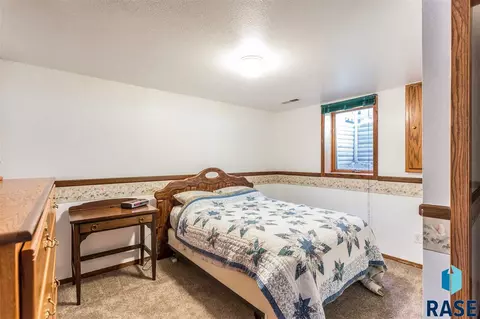 Undisclosed, Sioux Falls, SD 57103 photo 18