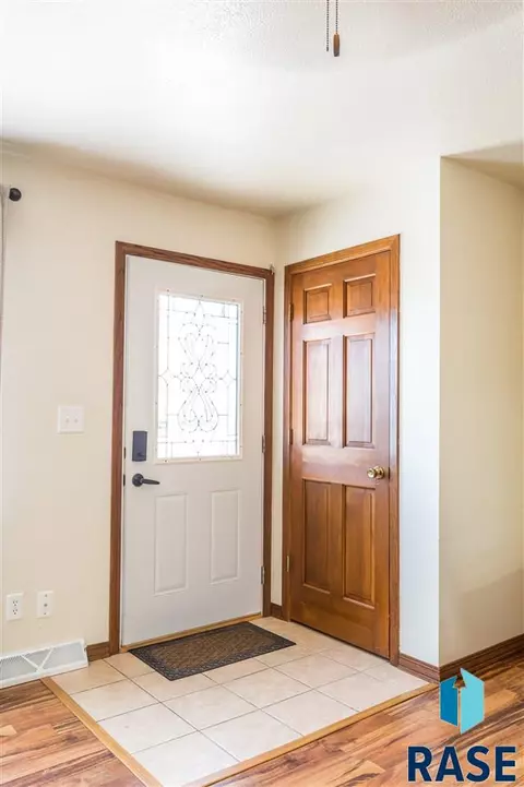 Undisclosed, Sioux Falls, SD 57103 photo 3