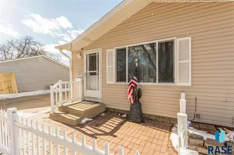 Undisclosed, Sioux Falls, SD 57103 photo 2