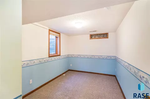 Undisclosed, Sioux Falls, SD 57103 photo 19