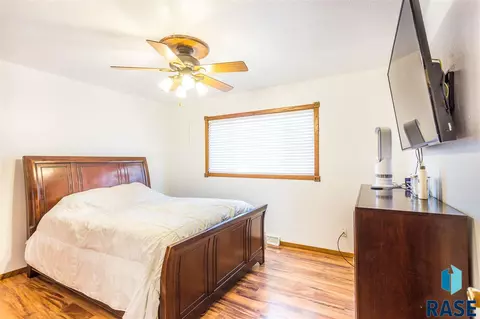 Undisclosed, Sioux Falls, SD 57103 photo 10