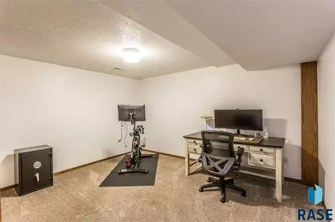 Undisclosed, Sioux Falls, SD 57103 photo 17
