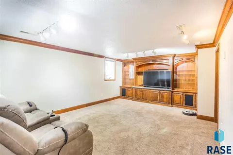 Undisclosed, Sioux Falls, SD 57103 photo 14