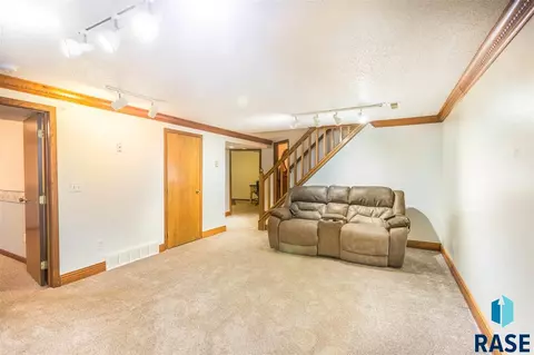 Undisclosed, Sioux Falls, SD 57103 photo 13
