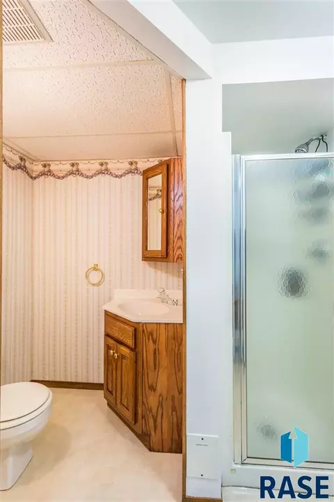 Undisclosed, Sioux Falls, SD 57103 photo 16