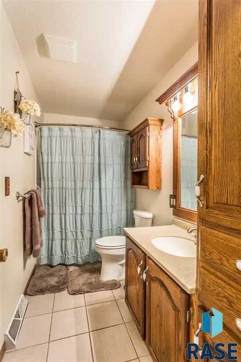 Undisclosed, Sioux Falls, SD 57103 photo 11