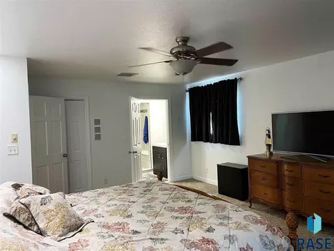 1010 Circle Dr, Mitchell, SD 57301 photo 20