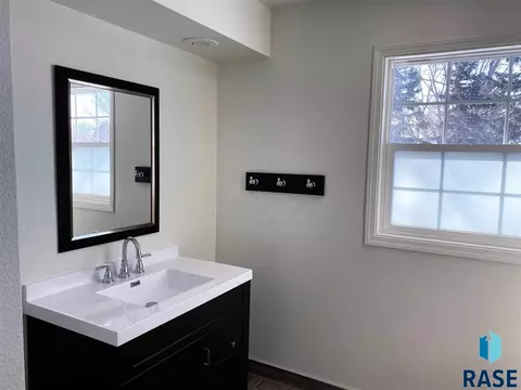 1010 Circle Dr, Mitchell, SD 57301 photo 29