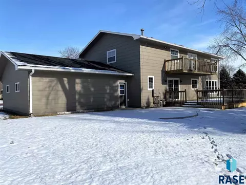1010 Circle Dr, Mitchell, SD 57301 photo 7