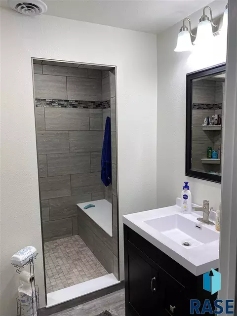 1010 Circle Dr, Mitchell, SD 57301 photo 21