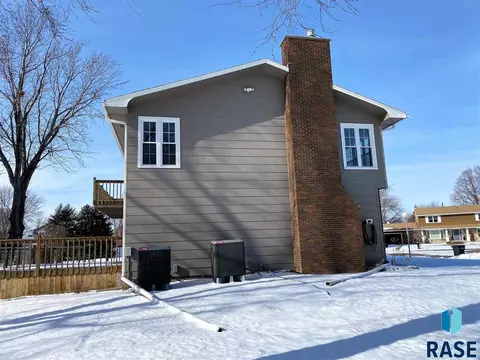 1010 Circle Dr, Mitchell, SD 57301 photo 8