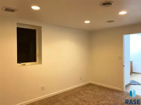 1010 Circle Dr, Mitchell, SD 57301 photo 34