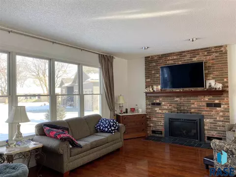1010 Circle Dr, Mitchell, SD 57301 photo 10