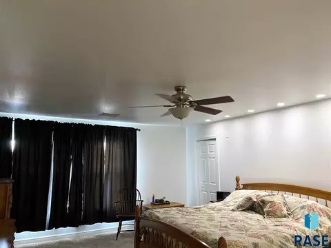 1010 Circle Dr, Mitchell, SD 57301 photo 19
