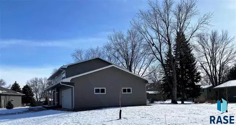 1010 Circle Dr, Mitchell, SD 57301 photo 6