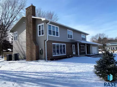 1010 Circle Dr, Mitchell, SD 57301 photo 4
