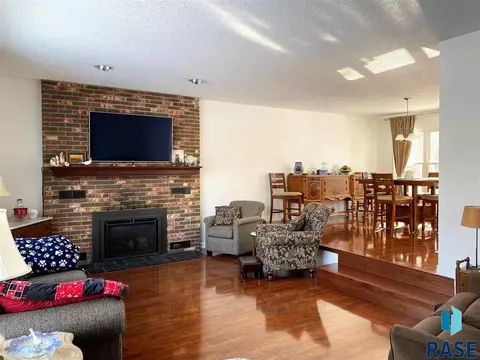 1010 Circle Dr, Mitchell, SD 57301 photo 11