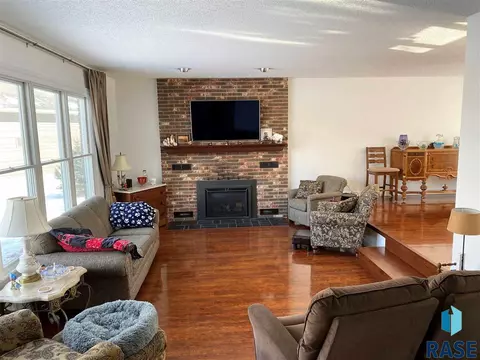 1010 Circle Dr, Mitchell, SD 57301 photo 9